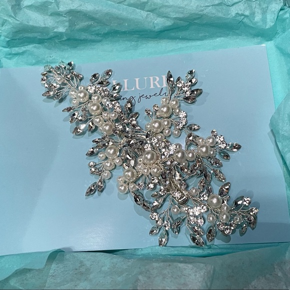 Allure Bridal Hairpiece with Pearls. - Picture 7 of 7